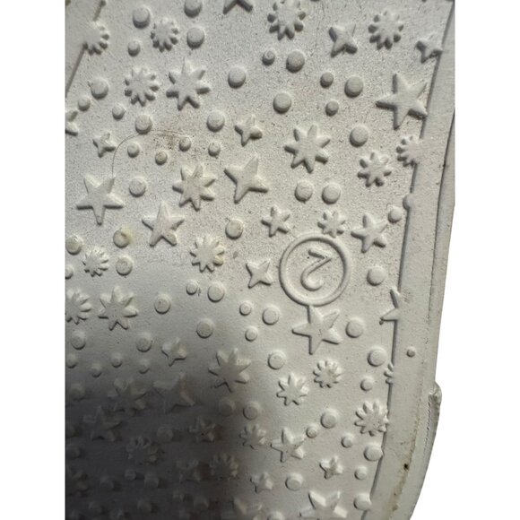 Disney Minnie Mouse Canvas Slip-On Shoes For Girl's Size 2 NWOT - Picture 5 of 11